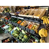 Hofladen - Obst und Gemüse führen wir guter Auswahl. 
Wir versuchen so regional wie möglich ein schönes Angebot bereitzustellen.  - Hofladen Kampmann